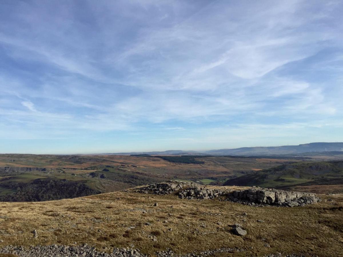 Log * Brecon